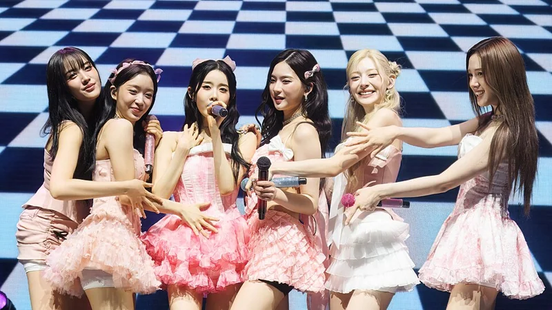 스테이씨 · STAYC