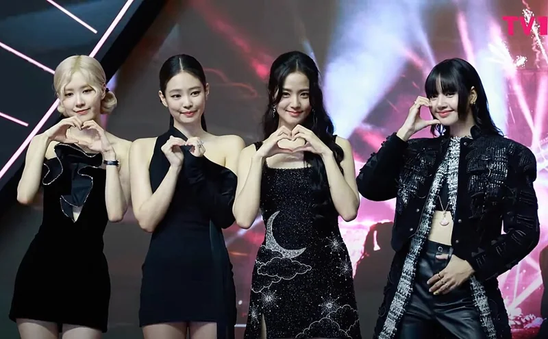 블랙핑크 · BLACKPINK