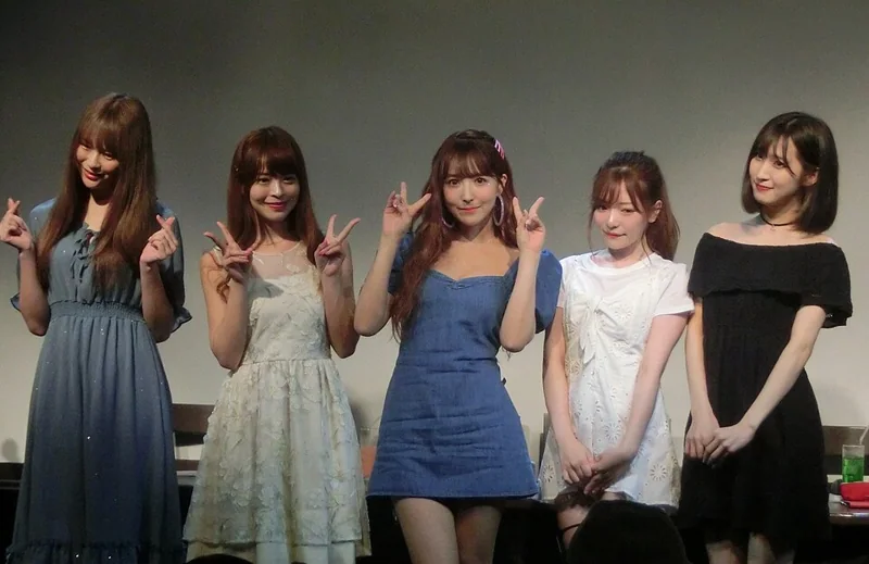 허니팝콘 · Honey Popcorn